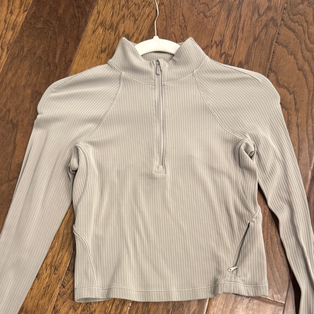 Lululemon Athletica size 4 Ribbed Quarter-Zip Sweatshirt